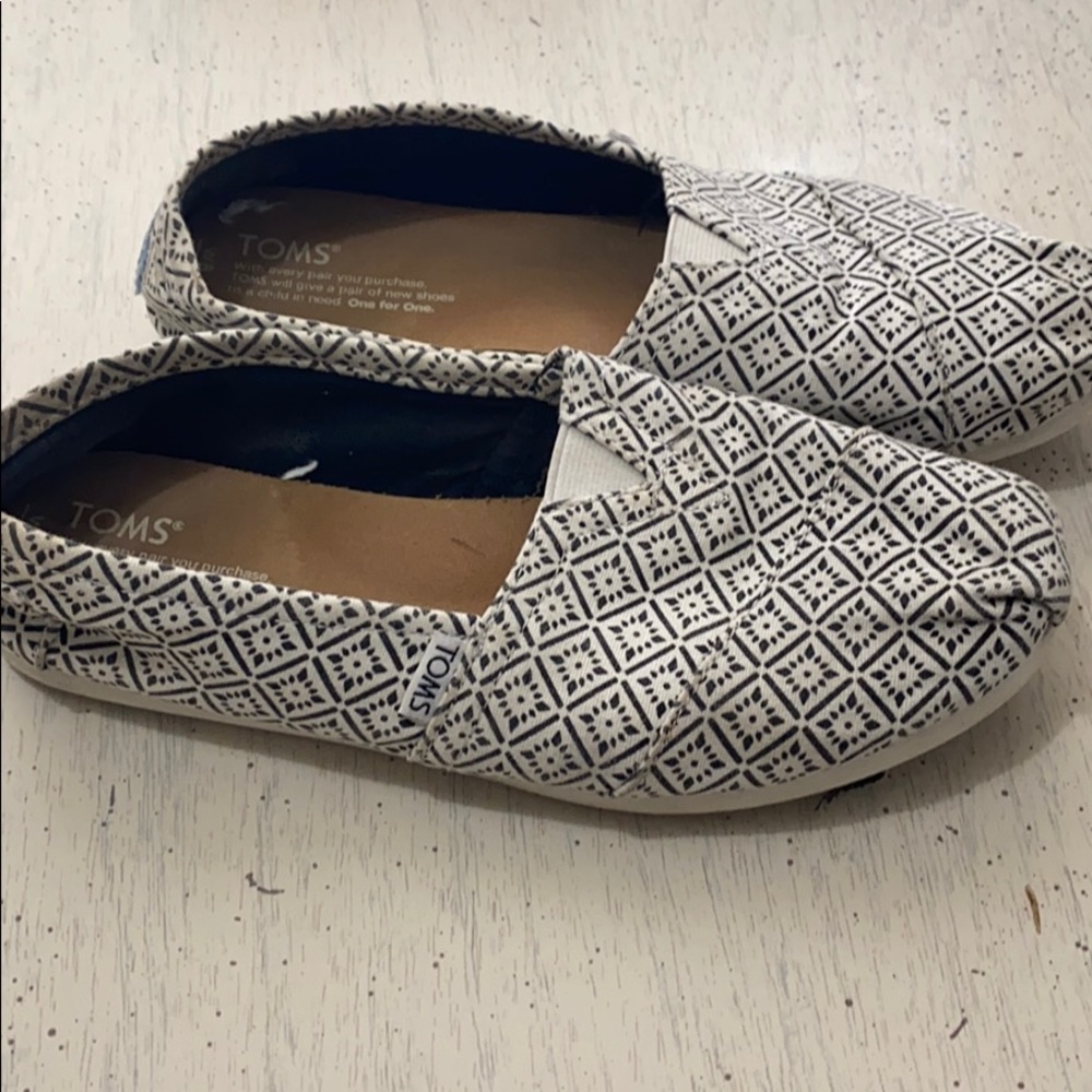 Toms women’s classic canvas shoes